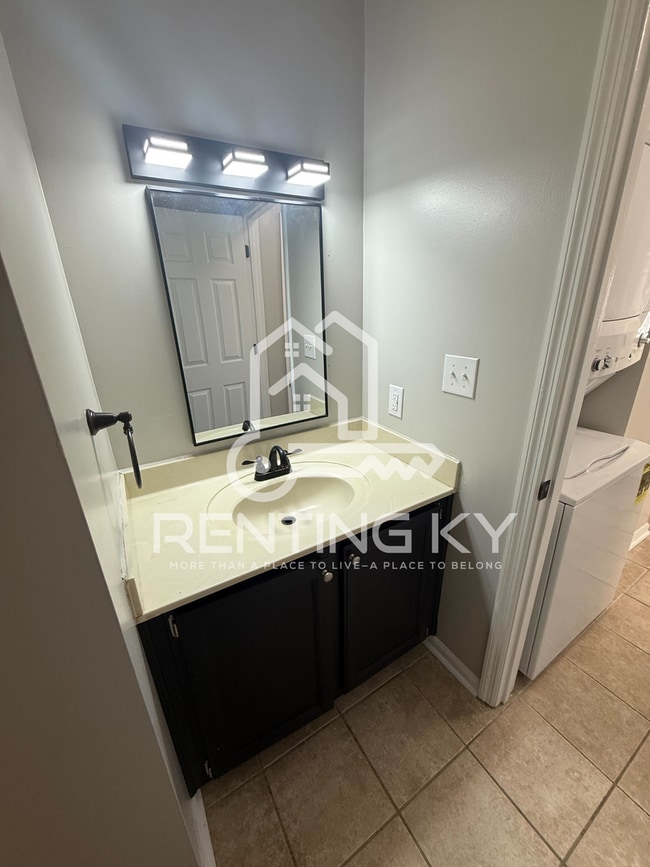 Building Photo - 124-126 Nave Pl