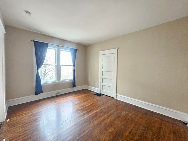 Building Photo - 2028 W 9th Ave