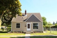 Building Photo - Spacious 3 bedroom 1.5 Bath Gem Available ...