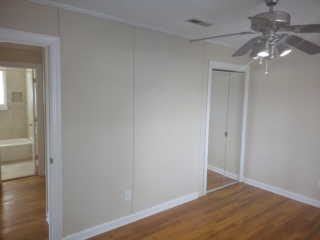 Building Photo - 2 Bedroom 1 Bath Condo in the Cottages of ...