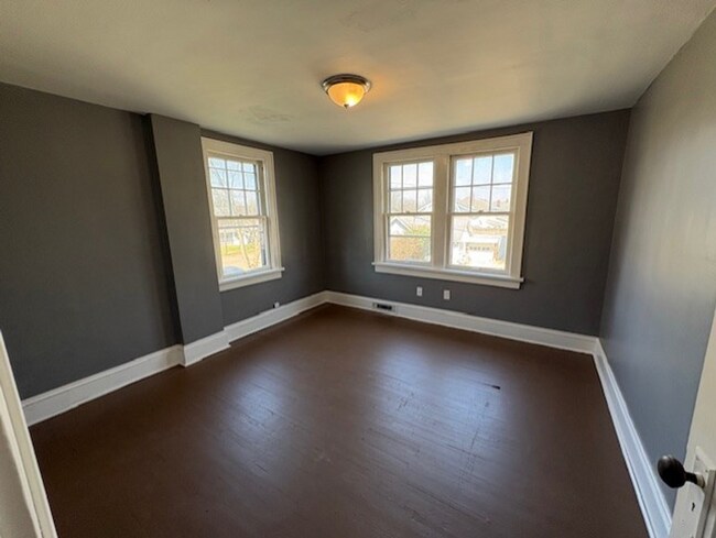 Building Photo - Charming 5-Bedroom Home with Eat-In Kitchen Nook & Bonus Sunroom