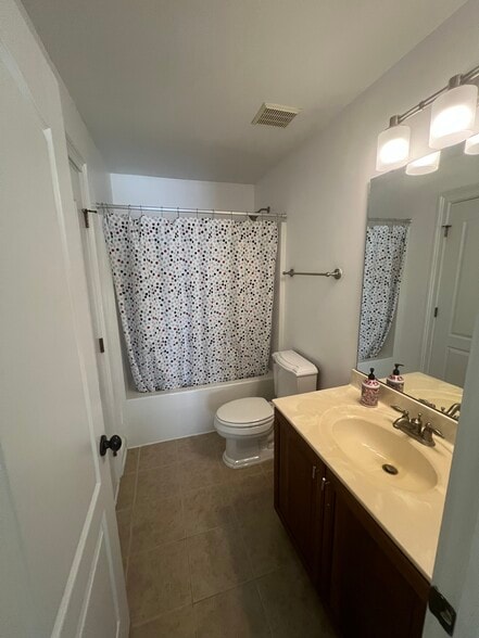 Third Floor Bath - 133 Fort Jackson Rd