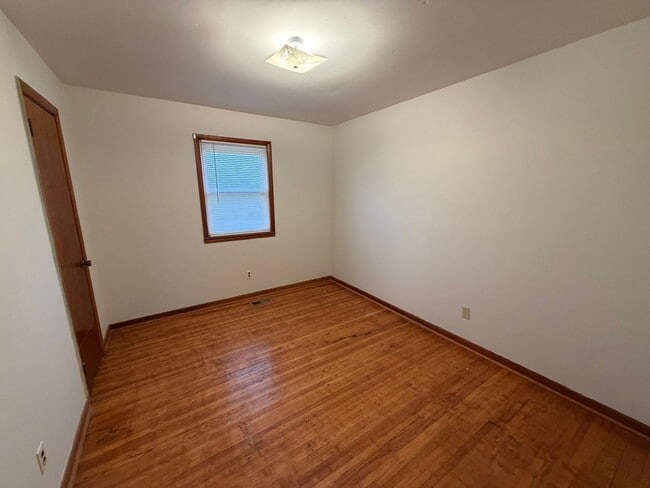 Building Photo - Charming 3 Bed 1 Bath Home in Woodbury