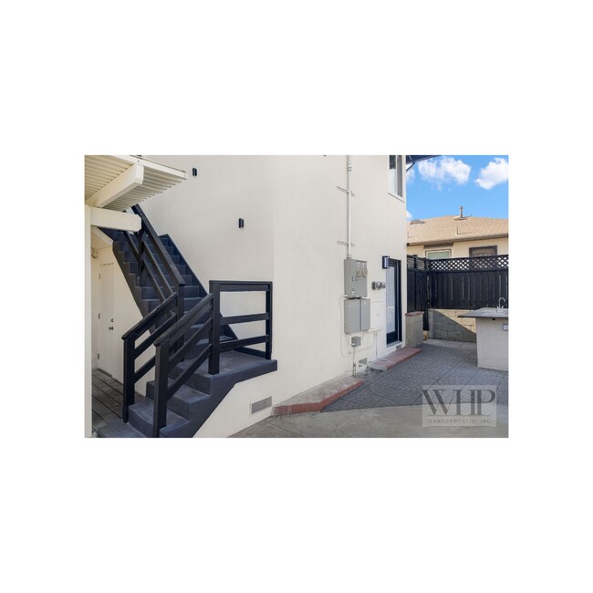 Building Photo - 6258 S Fairfax Ave