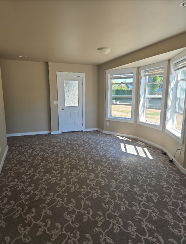 Building Photo - Spacious Two Story, 4 Bedroom, 4 Bathroom ...