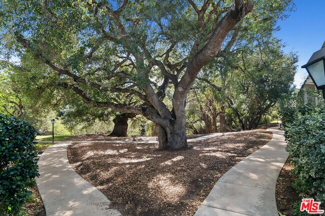 Building Photo - 23665 Park Capri