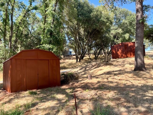 Building Photo - Beautifully Remodeled 3 bedroom 1 bath hom...