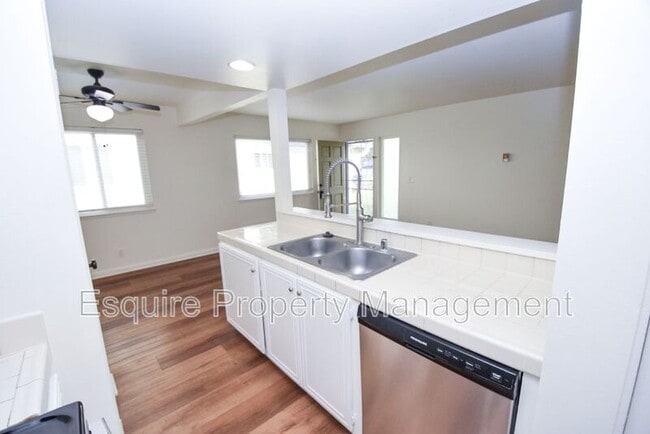 Building Photo - 1131 Carlsbad Pl