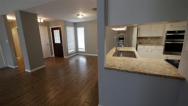 Building Photo - 22014 Grand Forks Dr