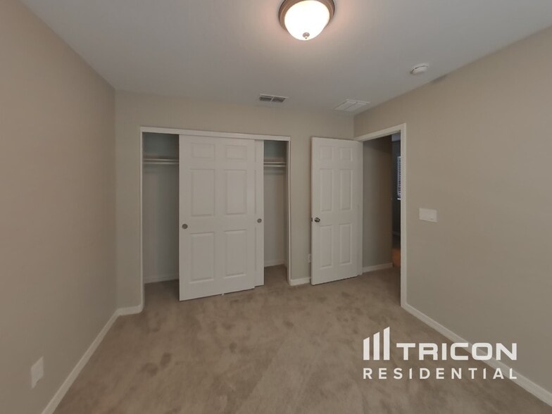 Building Photo - 429 N 119th Dr