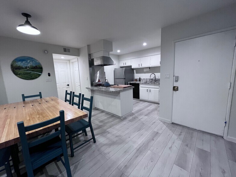 Building Photo - 4201 Bonita Rd