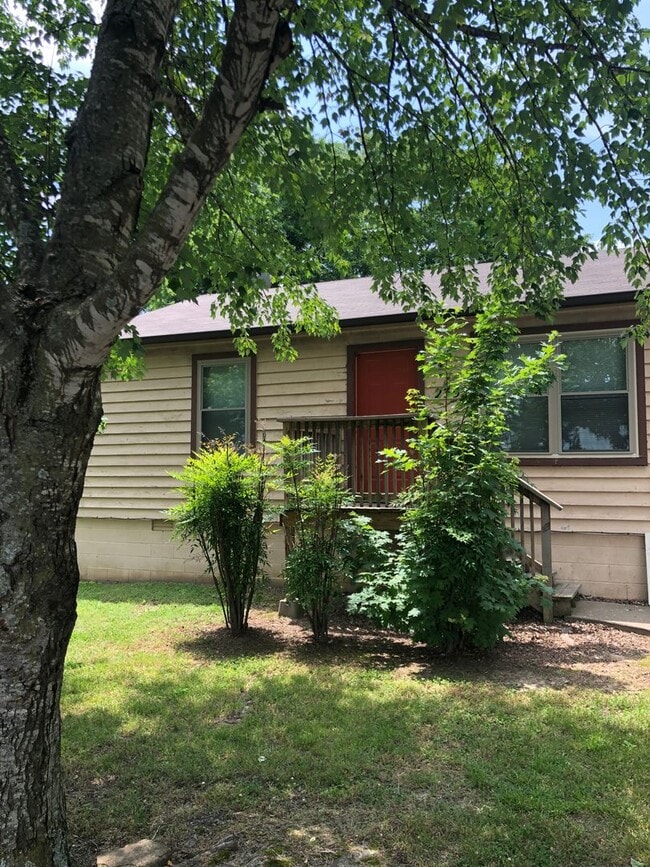 Building Photo - Cozy 4 Bed 2 Bath Home just off the west side of U of A Campus