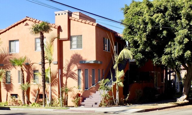 Building Photo - SPACIOUS 1 BEDROOM 1 BATH UPSTAIRS JUST BLOCKS FROM ALAMITOS AND JUNIPERO BEACH