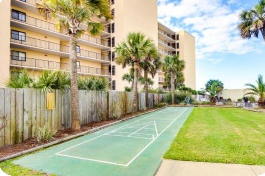 Building Photo - 8817 S Thomas Dr