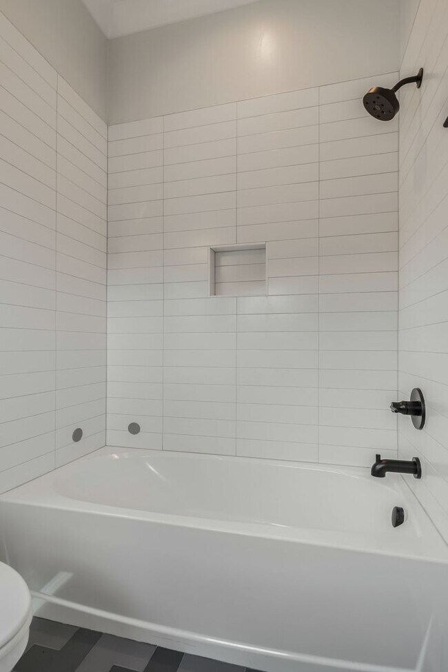 Building Photo - BEAUTIFUL CUSTOM BUILT HOME. 12 SOUTH ACRO...