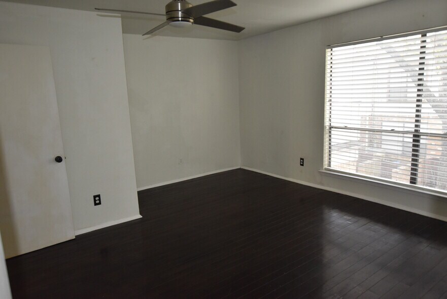 Building Photo - 6718 Eastridge Dr