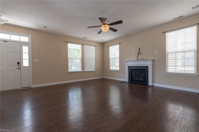 Building Photo - 302 Milton Ct