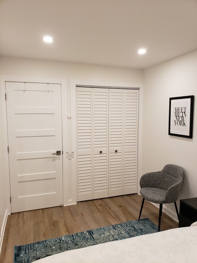 Building Photo - 15 E 117th St