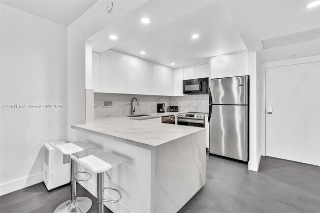 Building Photo - 2301 Collins Ave