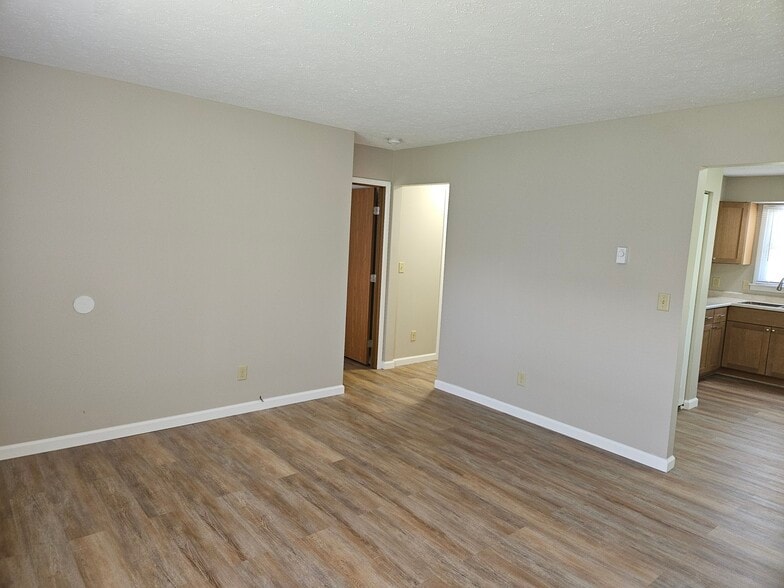 Building Photo - 612 N Wagner Ave