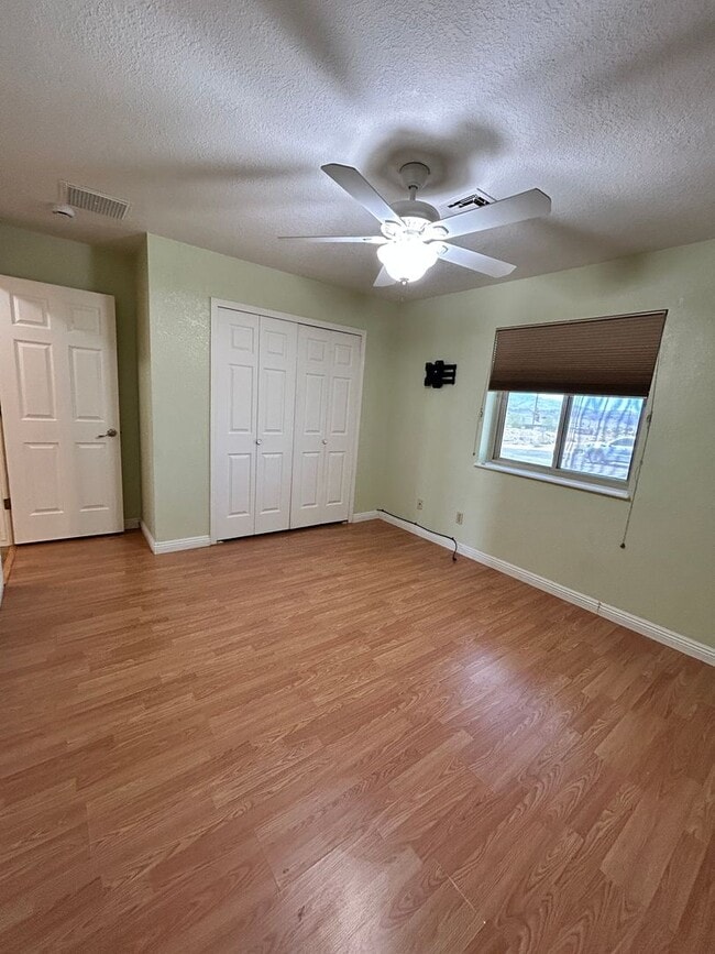 Building Photo - Unfurnished Home!