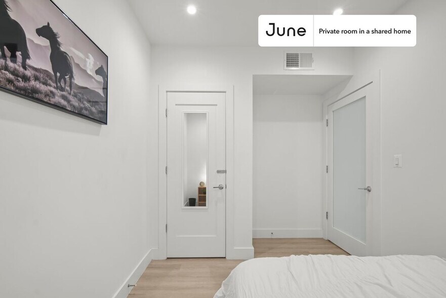 Building Photo - Room in Shared 4 bed/2 bath home in Dupont Circle