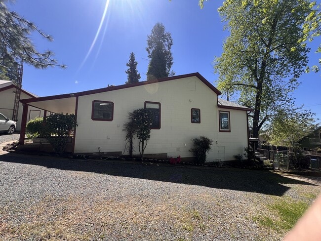 Building Photo - 503 1/2 S Auburn St