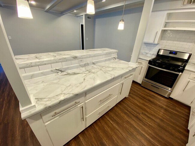 Building Photo - Remodeled Westgate Home with Attached Prof...