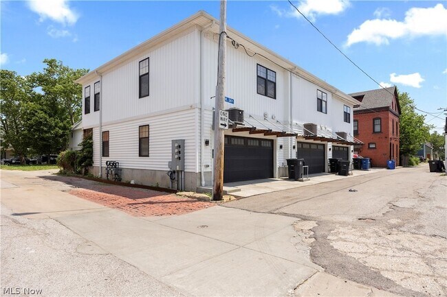 Building Photo - 2059 W 34th Pl