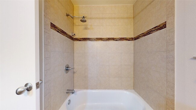 Building Photo - 806 N Willow Dr