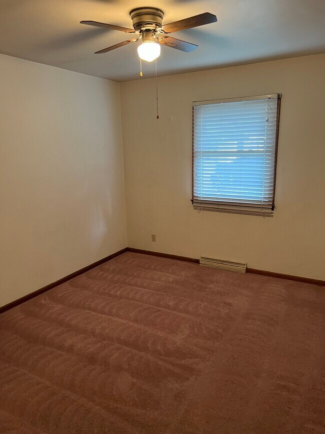 Building Photo - 103 W Clark St