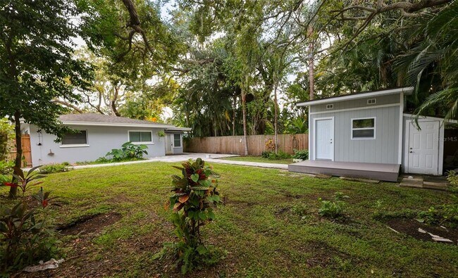 Building Photo - 1040 Charles St