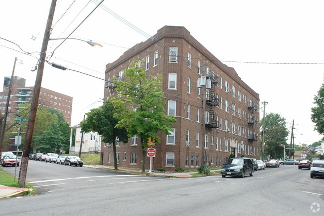 Building Photo - 105 Grove St