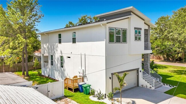 Building Photo - 4732 W Wallcraft Ave
