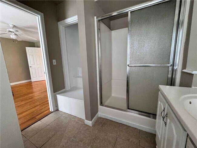 Building Photo - 3091 Colonial Way