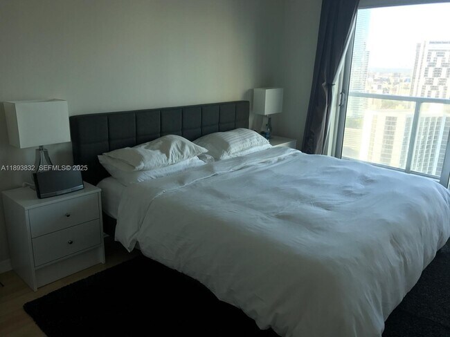 Building Photo - 500 Brickell Ave