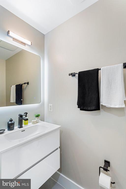 Building Photo - 1028 Bladensburg Rd NE