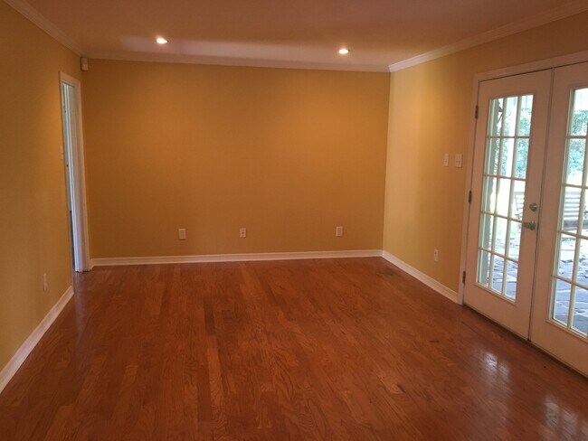 Building Photo - CLOSE TO THE UNIVERSITY OF SOUTH ALABAMA A...