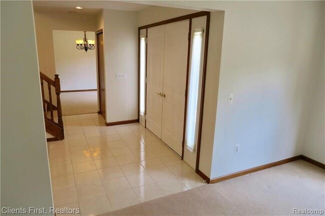 Building Photo - 7233 Oakwood Dr