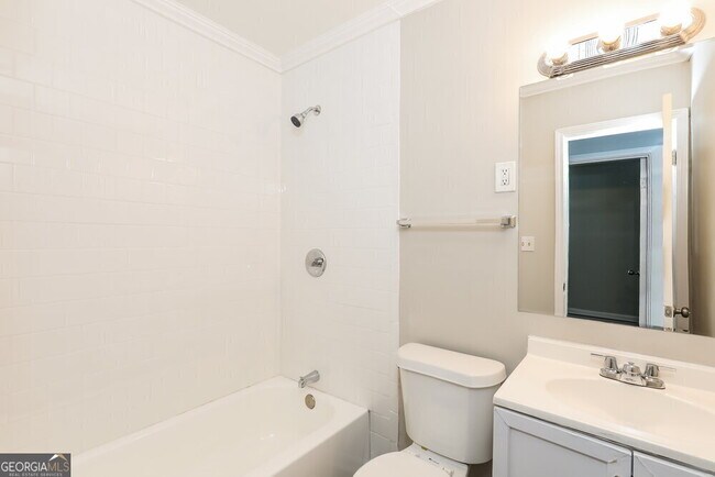 Building Photo - 494 Clara Dr