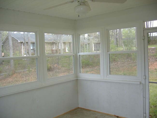 Building Photo - 216 Haltiwanger Rd
