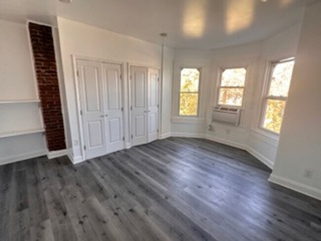 Building Photo - 5036 Walnut St