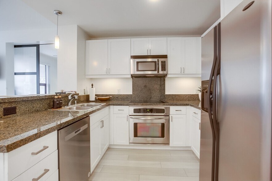 Building Photo - 1150 J St