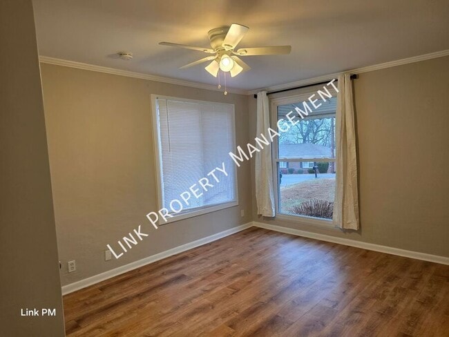 Building Photo - 3731 Knollwood Dr