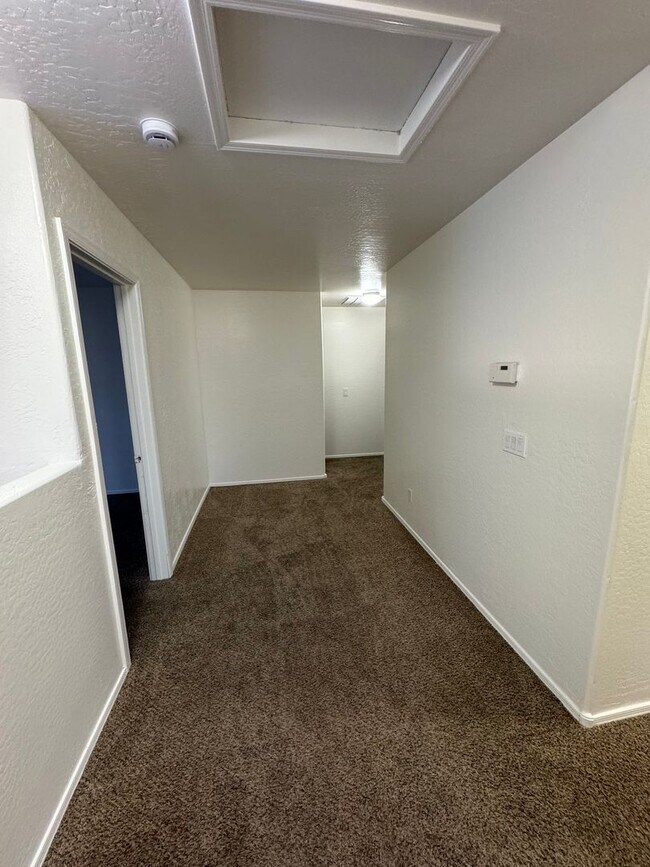 Building Photo - 6412 S 71st Dr