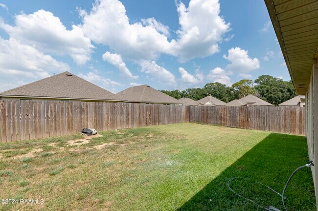 Building Photo - 102 Border Ct
