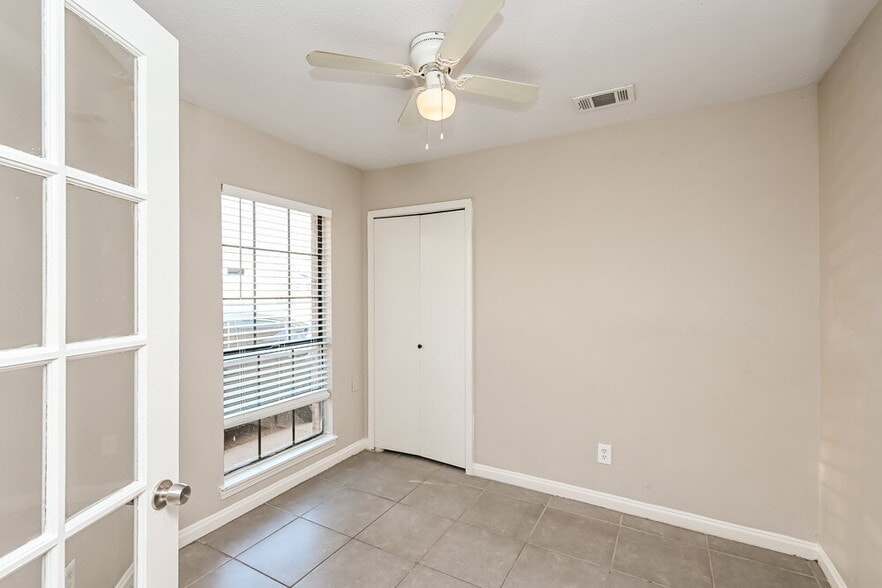 Building Photo - 2811 Galemeadow Dr