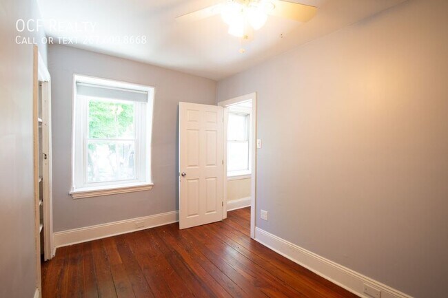 Building Photo - 2211 Bainbridge St