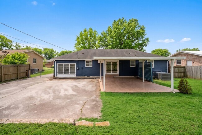 Building Photo - 514 Continental Dr