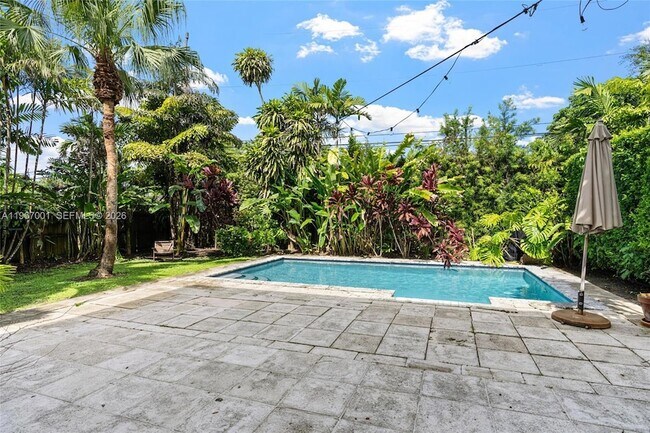 Building Photo - 10672 SW 77th Ave